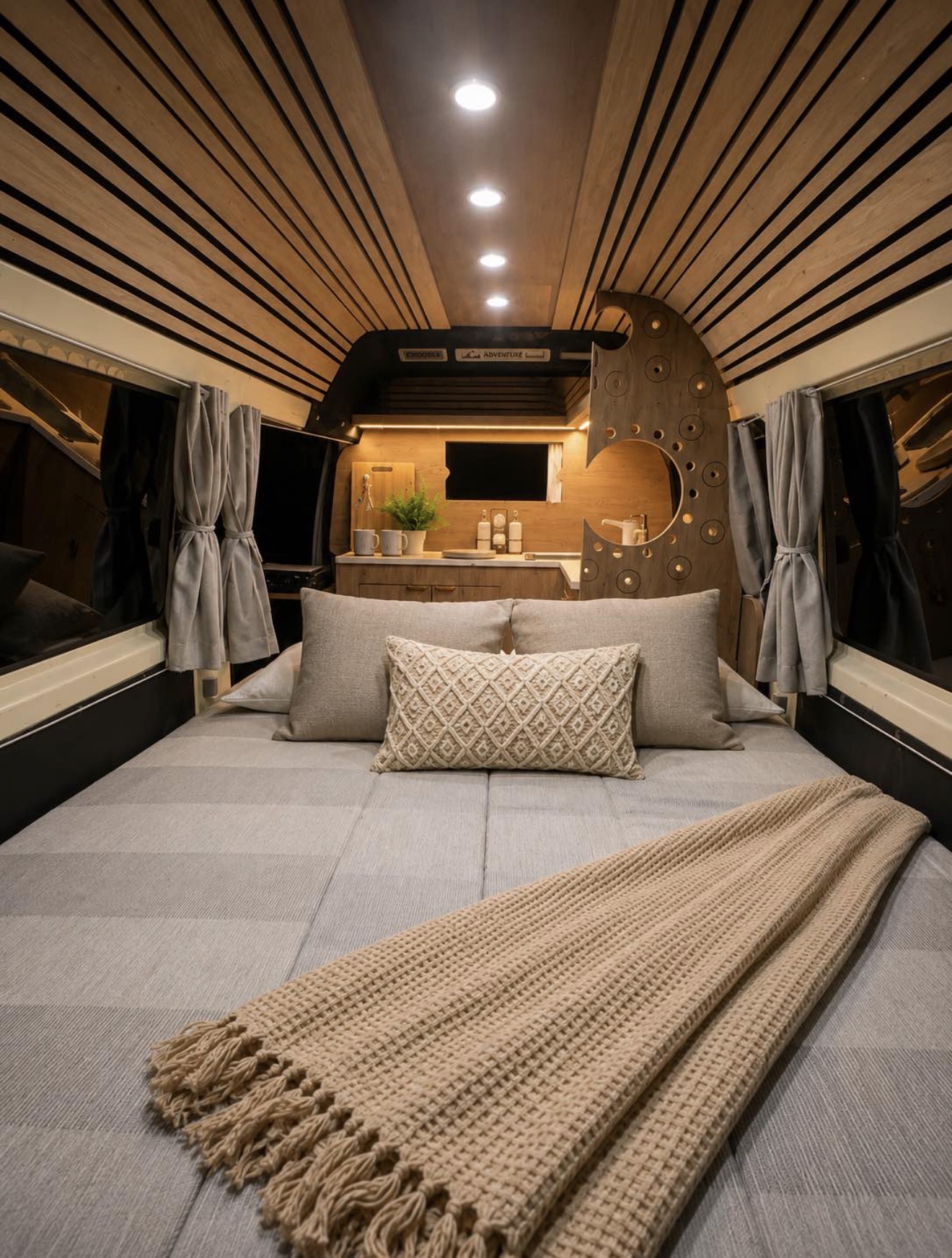 2007 Toyota Hiace High Roof Campervan — additional photo
