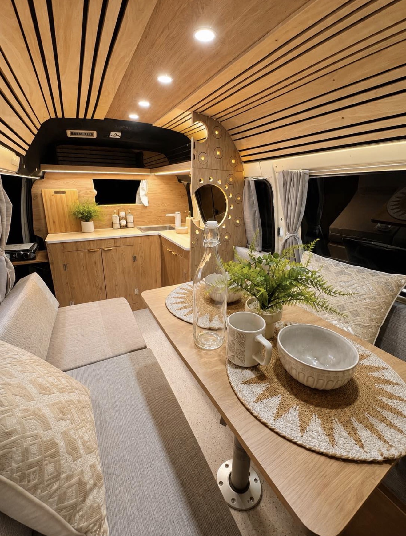 2007 Toyota Hiace High Roof Campervan — additional photo