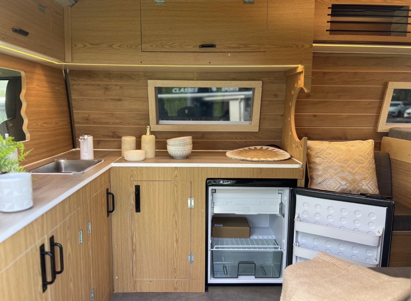 2006 Toyota Hiace Jumbo High Roof Campervan — additional photo